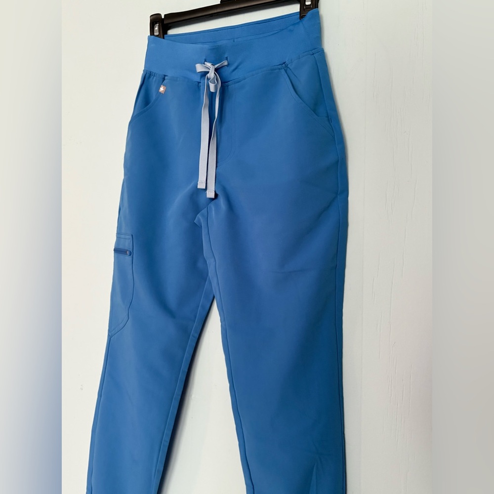 Women’s Figs Zamora Jogger high waisted scrub pants ceil blue size XS petite